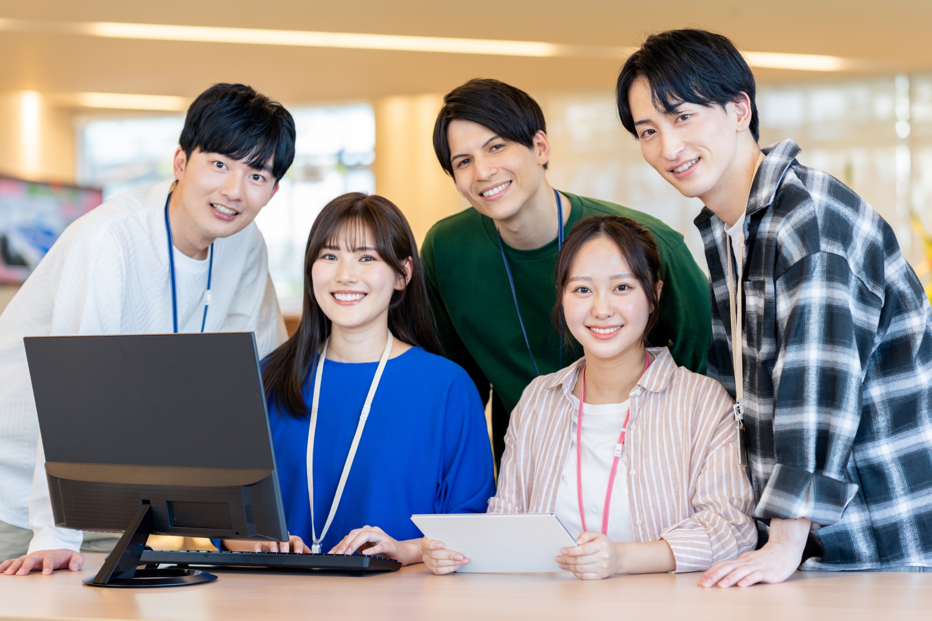 会社の仲間たち：笑顔